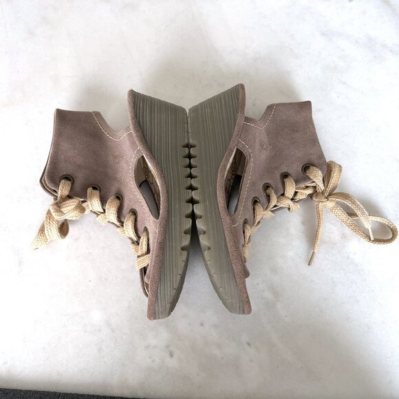 Like new! Fly London Yaba lace up wedge ankle boot suede (grey / stone / taupe) - Picture 10 of 12